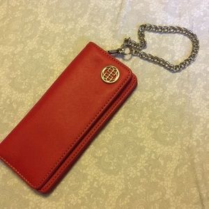 Chained wristlet